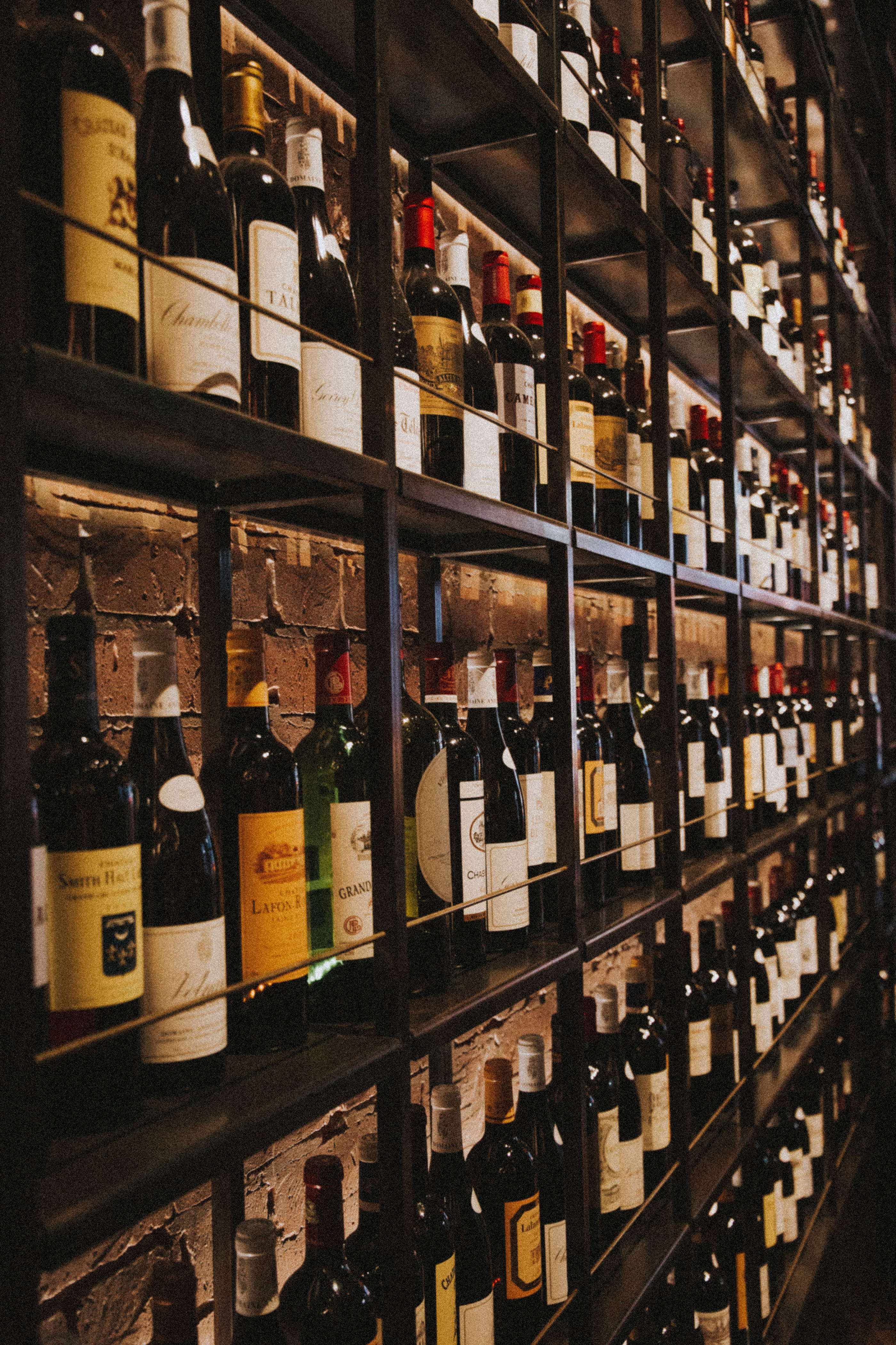 Die Weinstrasse Adolph in Köln bietet Wein-Direktimporte von ausgewählten und exklusiven Weingütern aus aller Welt für den Deutschen Fachhandel. Direkt ab Weingut. Beste Qualität zu besten Konditionen. Weinhandel - Europaweit und aus Übersee.
